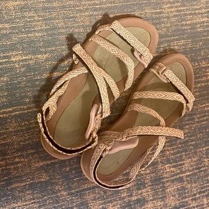 Hi- Tec waterproof hiking sandals 🌲🪨🏞🏕🏝🌊🧡